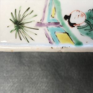 A square Chinese famille rose brush pot on wooden stand, Yongzheng/Qianlong — photo 14