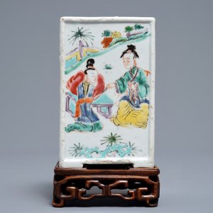 A square Chinese famille rose brush pot on wooden stand, Yongzheng/Qianlong — photo 4
