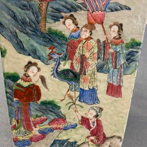 A square Chinese famille rose 'immortals' vase, 19th C. — 照片 20