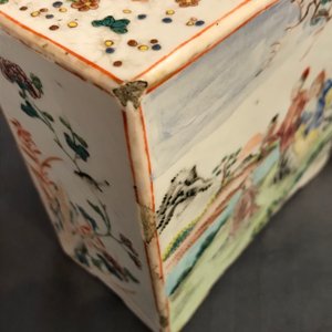 A square Chinese famille rose tea caddy and cover, Qianlong — photo 16