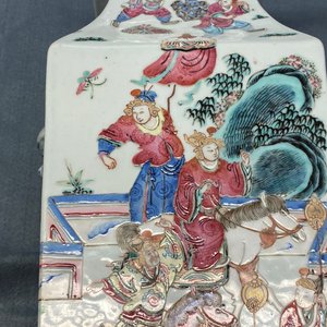 A square Chinese famille rose vase, 19th C. — 照片 17