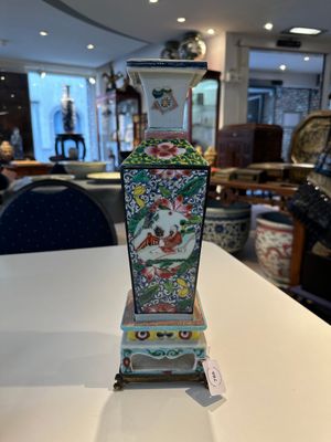 A square Chinese famille rose vase and stand with gilt bronze mount, Yongzheng — photo 1
