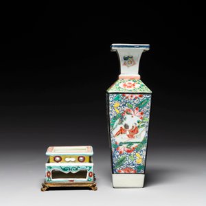 A square Chinese famille rose vase and stand with gilt bronze mount, Yongzheng — photo 3