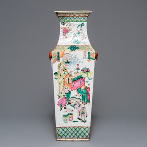 A square Chinese famille rose vase with figures, 19th C. — 照片 2