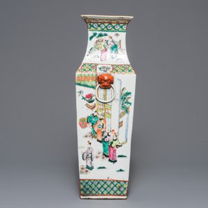 A square Chinese famille rose vase with figures, 19th C. — 照片 3
