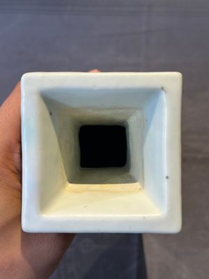 A square Chinese famille rose 'Xi Xiang Ji' vase, Yongzheng — photo 5