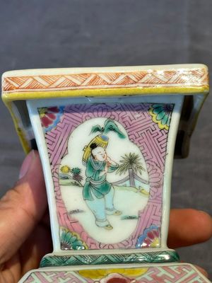 A square Chinese famille rose 'Xi Xiang Ji' vase, Yongzheng — photo 6