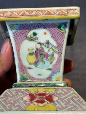 A square Chinese famille rose 'Xi Xiang Ji' vase, Yongzheng — foto 17