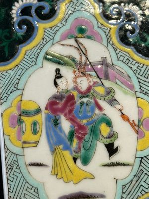 A square Chinese famille rose 'Xi Xiang Ji' vase, Yongzheng — foto 7