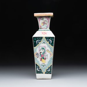 A square Chinese famille rose 'Xi Xiang Ji' vase, Yongzheng — foto 2