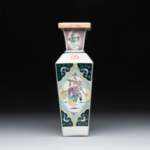 A square Chinese famille rose 'Xi Xiang Ji' vase, Yongzheng — foto 3