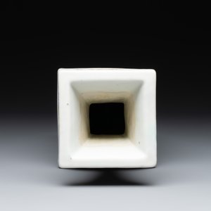 A square Chinese famille rose 'Xi Xiang Ji' vase, Yongzheng — foto 5