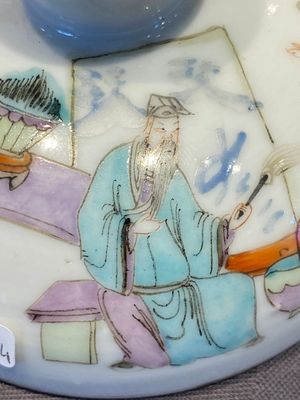 A square Chinese famille verte vase, two famille rose vases and a covered bowl, 19th C. — photo 12