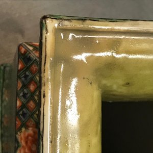 A square Chinese famille verte 'warriors' vase and a wucai 'mythical beasts' vase, 19th C. — 照片 10