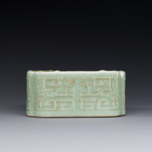 A square Chinese gilt monochrome celadon-glazed 'dragon' bowl, Daoguang mark and of the period — photo 3
