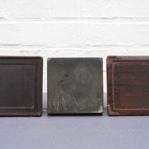 A square Chinese inscribed wood-encased duan inkstone, 19/20th C. — photo 10