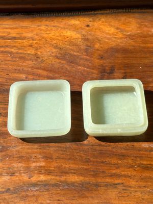 A square Chinese jade box and cover, 18/19th C. — photo 2
