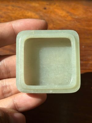 A square Chinese jade box and cover, 18/19th C. — photo 3