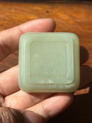 A square Chinese jade box and cover, 18/19th C. — photo 4