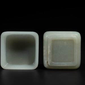 A square Chinese jade box and cover, 18/19th C. — photo 8