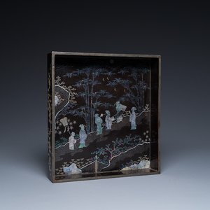 A square Chinese mother-of-pearl-inlaid black lacquer tray, 18th C. — photo 1