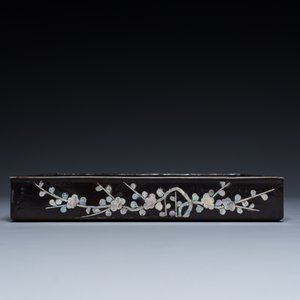 A square Chinese mother-of-pearl-inlaid black lacquer tray, 18th C. — photo 6