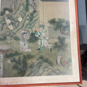 A square Chinese pink-ground famille rose 'antiquities' vase, 19th C. — 照片 18