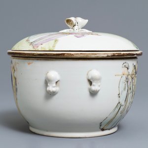 A square Chinese qianjiang cai vase and a tureen and cover, 19/20th C. — photo 11