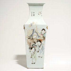 A square Chinese qianjiang cai vase signed Ma Qing Yun, 19/20th C. — photo 1
