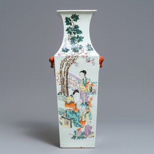 A square Chinese qianjiang cai vase with court ladies and playing children, 19/20th C. — photo 1