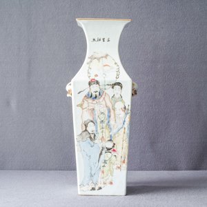 A square Chinese qianjiang cai vase with figures, 19/20th C. — photo 7