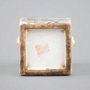 A square Chinese Qianjiang porcelain vase, ca. 1900 — photo 6