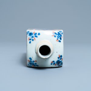 A square Chinese verte-Imari flask with floral and landscape panels, Kangxi — photo 6