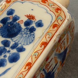 A square Chinese verte-Imari flask with floral and landscape panels, Kangxi — photo 9