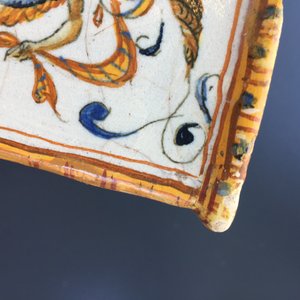 A square Italian maiolica bottle vase, Urbino, 16th C. — photo 13