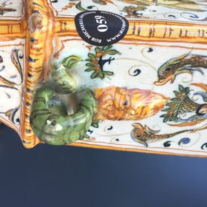 A square Italian maiolica bottle vase, Urbino, 16th C. — photo 18