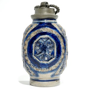 A square pewter-mounted Westerwald stoneware jug, 17th C. — 照片 3
