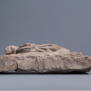 A stone relief depicting a Virgin with Child, dated 1489 — 照片 4