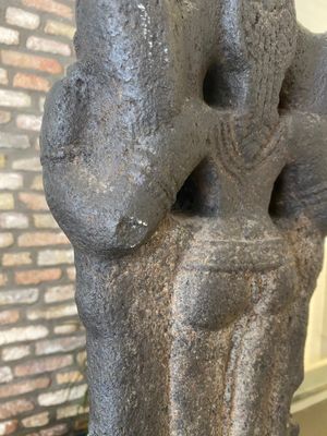 A stone sculpture of Lakshmi, India, 13/15th C. — 照片 11