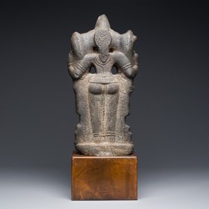 A stone sculpture of Lakshmi, India, 13/15th C. — 照片 4