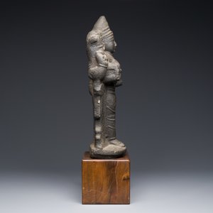A stone sculpture of Lakshmi, India, 13/15th C. — 照片 5
