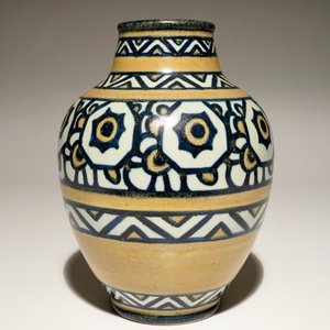 A stoneware vase with stylised flowers, Charles Catteau for Boch Frères Keramis, ca. 1924 — photo 2