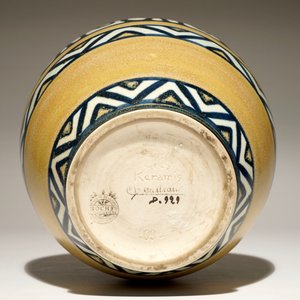 A stoneware vase with stylised flowers, Charles Catteau for Boch Frères Keramis, ca. 1924 — photo 6