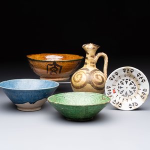A study collection of five pieces of ceramic, Persia and Asia, 12th C. and later — 照片 1