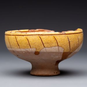 A study collection of six pieces of pottery and fritware, Persia and Central Asia, 12th C. and later. — photo 7