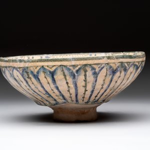 A Sultanabad underglaze-painted pottery bowl, Persia, 13/14th C. — 照片 3