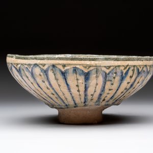 A Sultanabad underglaze-painted pottery bowl, Persia, 13/14th C. — 照片 5