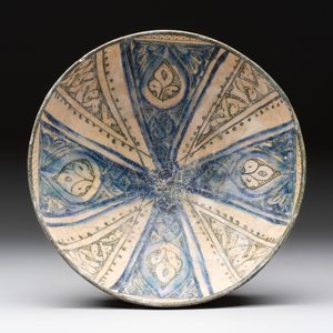 A Sultanabad underglaze-painted pottery bowl, Persia, 13/14th C. — 照片 6