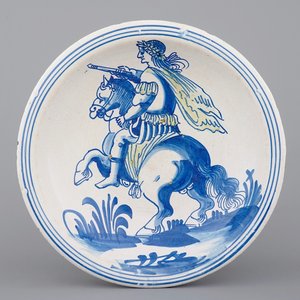 A superb Dutch maiolica dish with a Roman emperor on horseback, 17th C. — photo 1