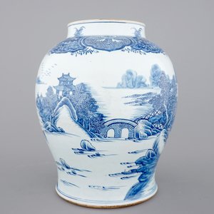 A tall blue and white Chinese porcelain landscape vase, early 18th C. — photo 2